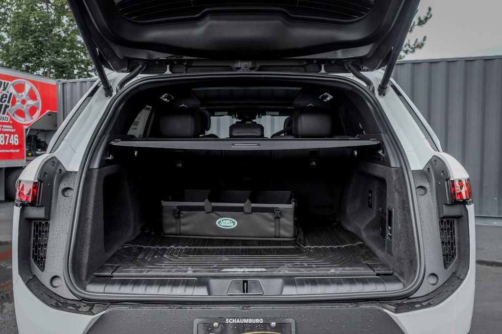 New 2026 Land Rover Range Rover Sport SE AWD/4WD image 9