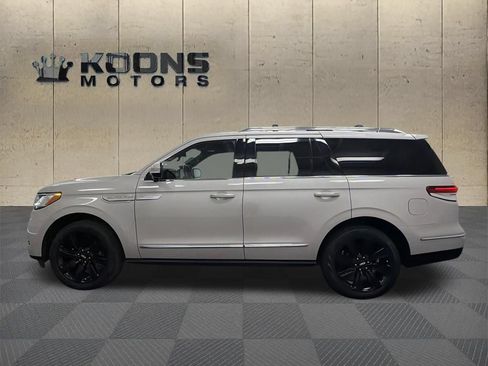 Used 2023 Lincoln Navigator Reserve AWD/4WD image 4