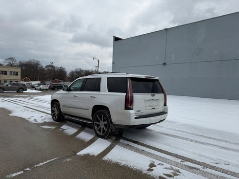 Used 2016 Cadillac Escalade Luxury image 5