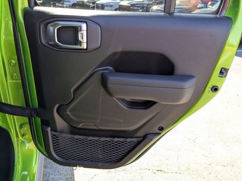 New 2025 Jeep Wrangler Unlimited Rubicon w/ Technology Group image 31