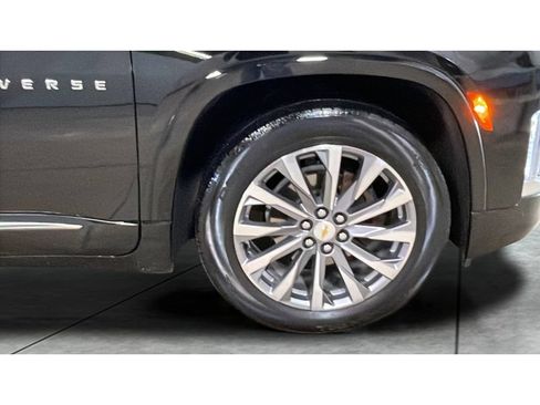 Used 2023 Chevrolet Traverse Premier AWD/4WD image 21