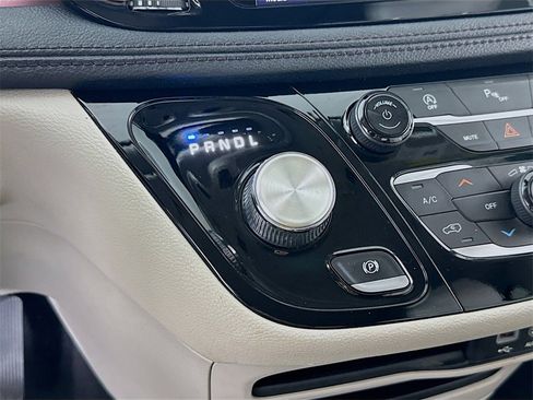 Used 2020 Chrysler Pacifica Limited image 17