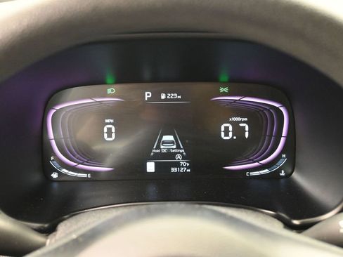 Used 2025 Kia Soul LX w/ LX Technology Package FWD image 11