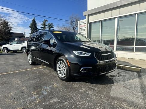 New 2026 Chrysler Pacifica Limited image 2