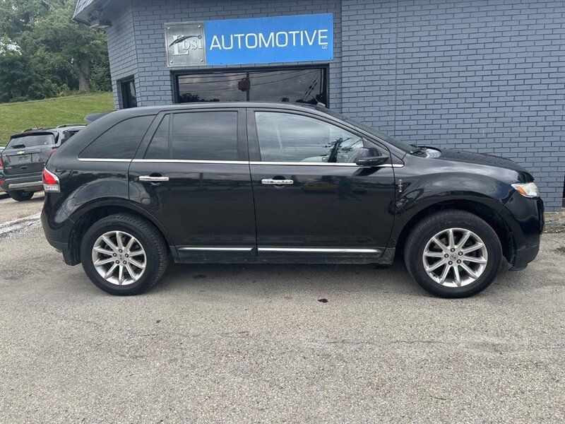 Used 2013 Lincoln MKX AWD image 2