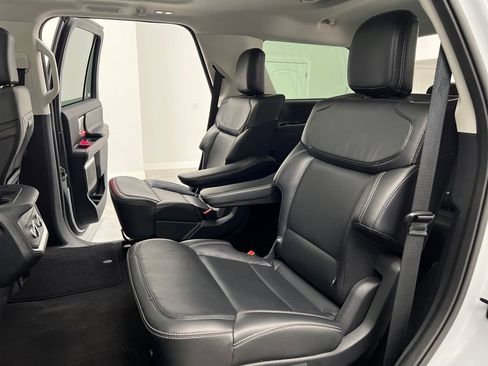 Used 2025 Ford Expedition Platinum image 12