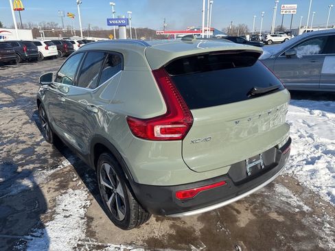 Certified 2025 Volvo XC40 B5 Plus image 9
