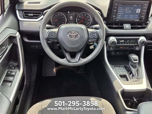 Used 2022 Toyota RAV4 LE AWD/4WD image 11