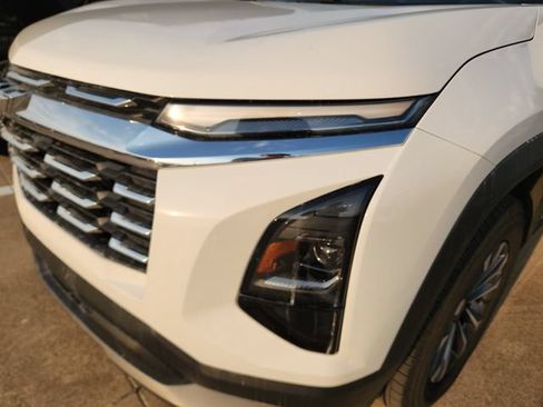 Used 2026 Chevrolet Equinox LT FWD image 8