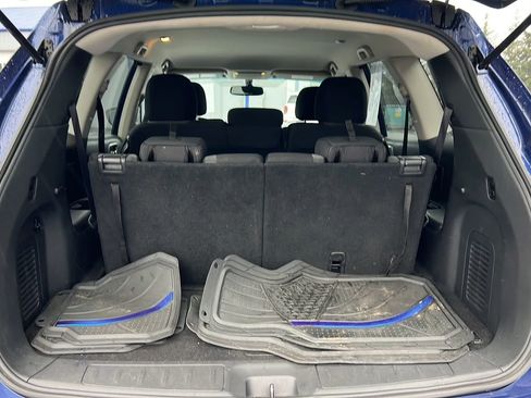 Used 2018 Nissan Pathfinder SV image 12