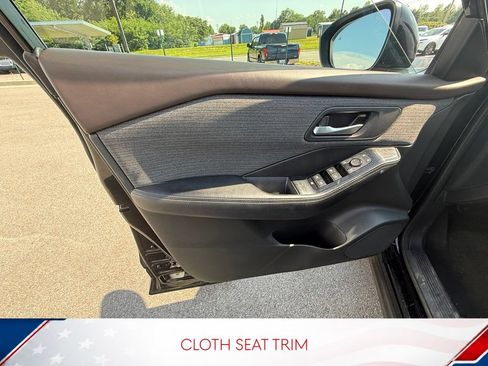 Used 2023 Nissan Rogue SV FWD image 11
