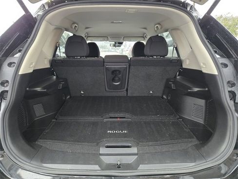 Used 2020 Nissan Rogue SV image 15