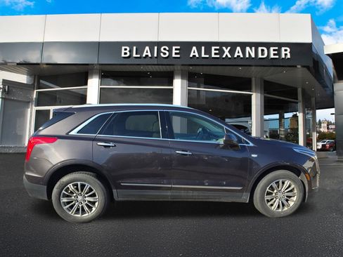 Used 2018 Cadillac XT5 Luxury w/ Driver Awareness Package AWD/4WD image 2