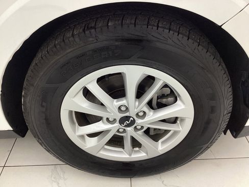 Used 2023 Kia Carnival LX image 45