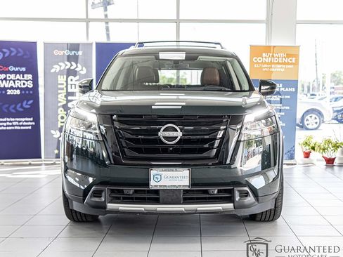 Used 2024 Nissan Pathfinder Platinum AWD/4WD image 2