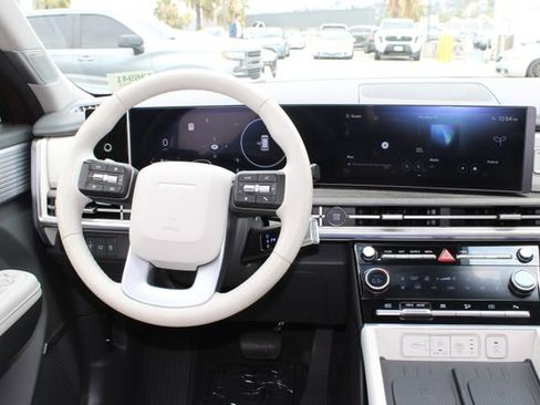 Used 2025 Hyundai Santa Fe Limited AWD/4WD image 15