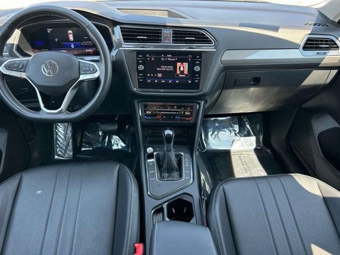 Used 2022 Volkswagen Tiguan SE FWD image 9