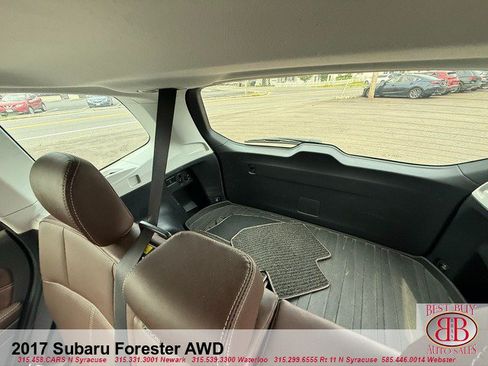 Used 2017 Subaru Forester 2.5i Touring AWD/4WD image 12
