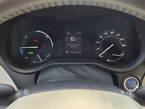 Used 2023 Toyota Sienna XLE w/ XLE Plus Package FWD image 28