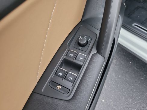 Used 2023 Volkswagen Tiguan SE R-Line FWD image 15