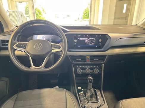 Used 2024 Volkswagen Taos SE AWD/4WD image 17