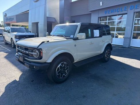 Certified 2025 Ford Bronco Outer Banks AWD/4WD image 3