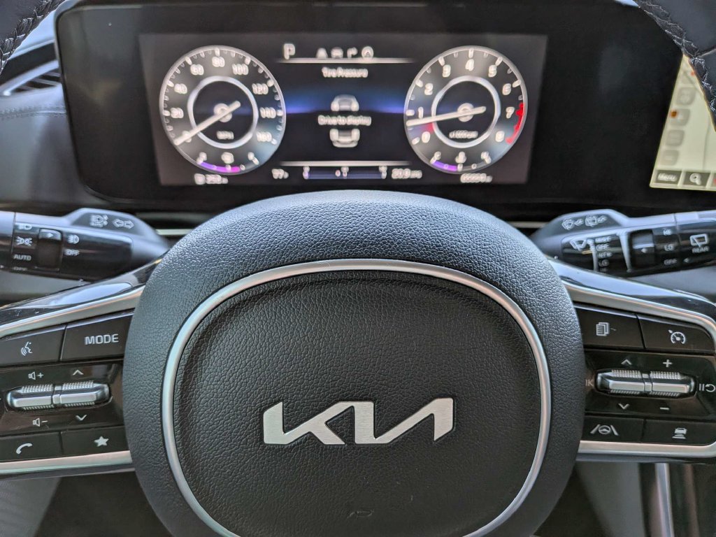 Used 2024 Kia Carnival SX FWD image 32