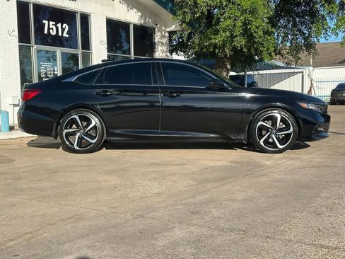 Used 2018 Honda Accord Sport image 2