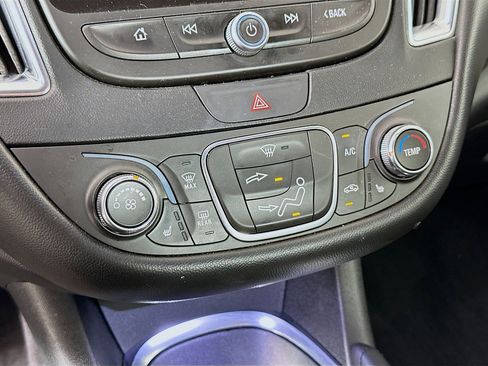 Used 2018 Chevrolet Malibu LT w/ Leather Package image 22