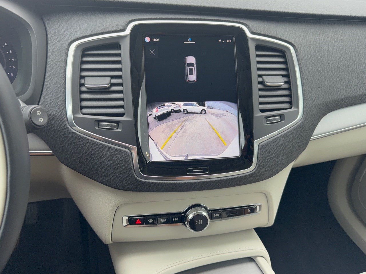 Certified 2025 Volvo XC90 B5 Core w/ Protection Package Premier AWD/4WD image 22