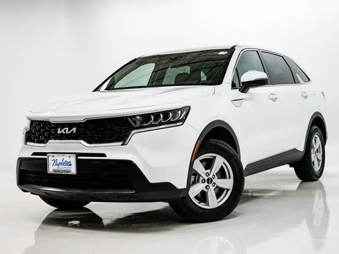Used 2023 Kia Sorento LX image 1