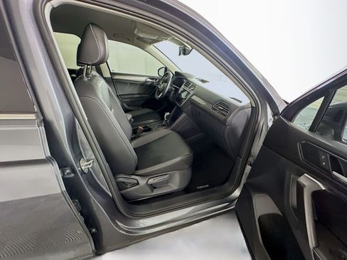 Used 2024 Volkswagen Tiguan SE FWD image 31