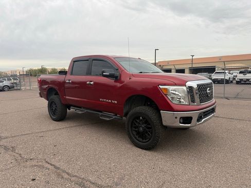 Used 2018 Nissan Titan SV w/ SV Convenience Package image 3