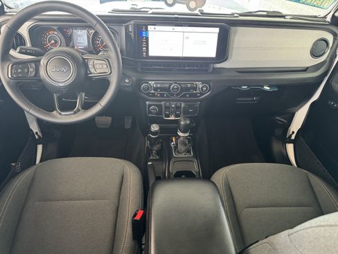 Used 2024 Jeep Wrangler Unlimited Sport AWD/4WD image 10