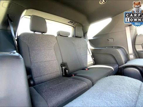 Used 2024 Chevrolet Traverse LT image 28
