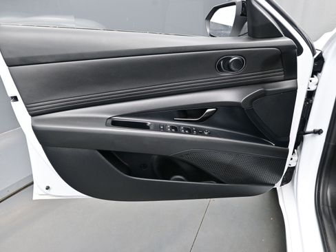 Certified 2025 Hyundai Elantra SEL image 10