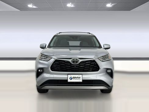 Used 2023 Toyota Highlander Platinum FWD image 6