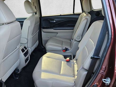 Used 2022 Honda Pilot Touring image 17