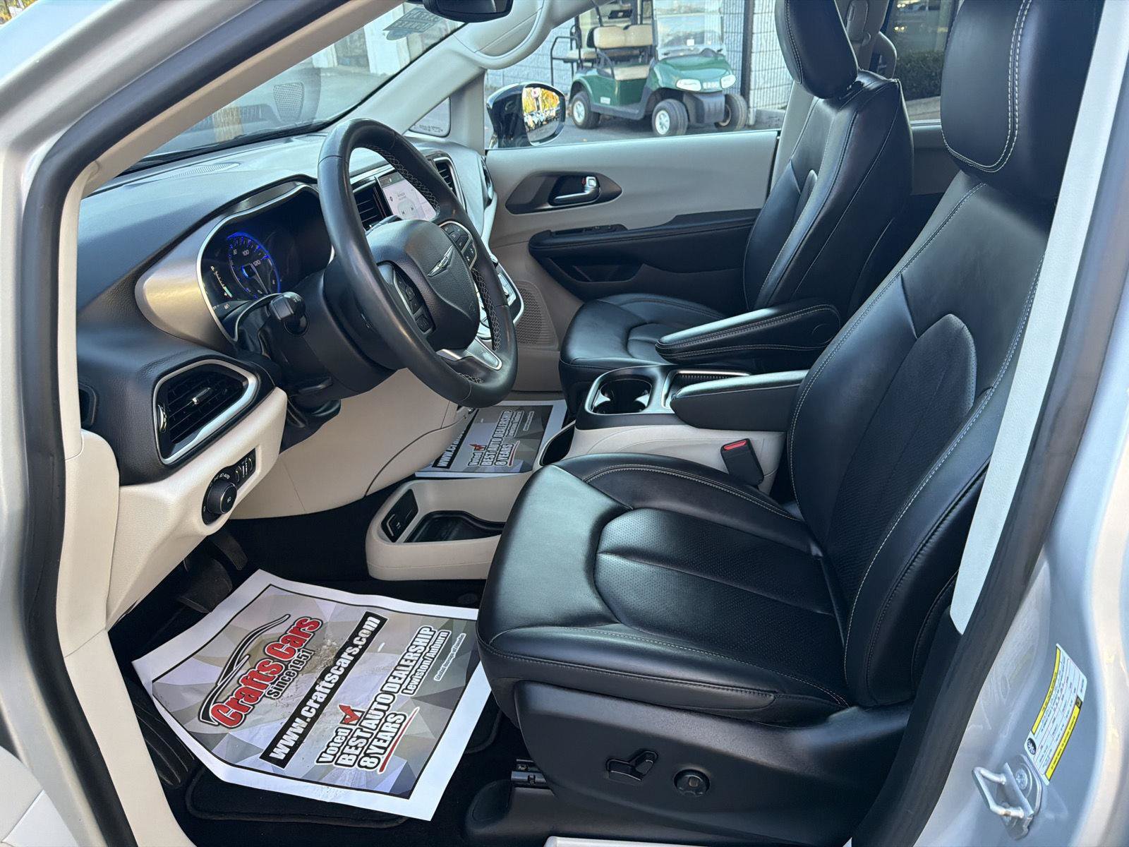 Used 2024 Chrysler Pacifica Touring-L FWD image 10