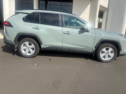 Used 2020 Toyota RAV4 XLE w/ Convenience Package AWD/4WD image 12