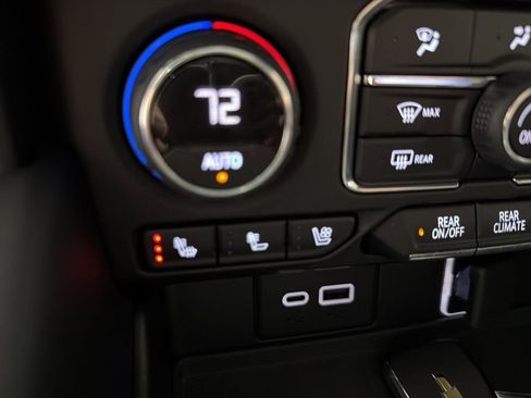 Used 2021 Chevrolet Tahoe High Country w/ Premium Package image 33