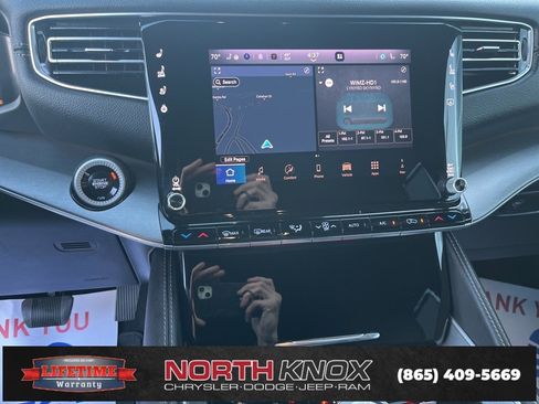 Used 2025 Jeep Wagoneer Series III w/ Premium Group I image 9