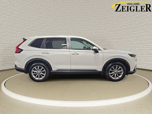 Used 2025 Honda CR-V EX image 4