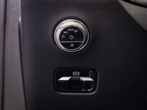 Used 2024 Mercedes-Benz GLC 300 4MATIC w/ AMG Line image 44