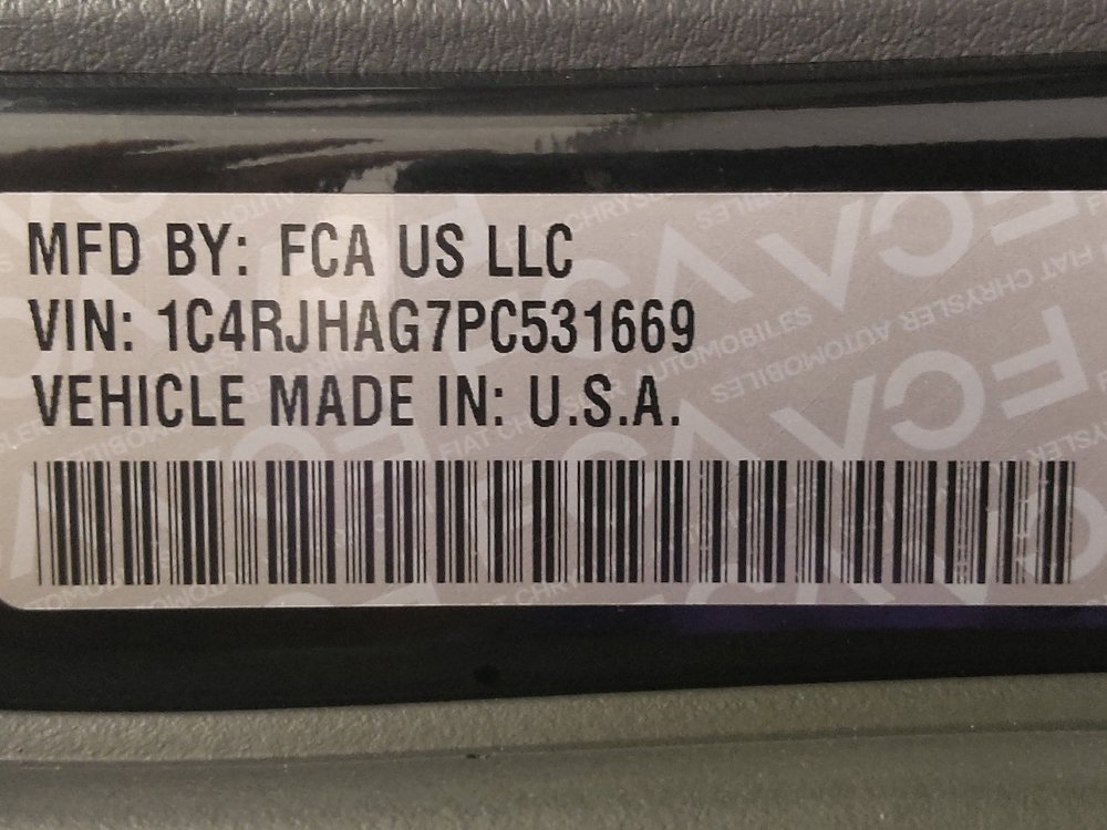 Used 2023 Jeep Grand Cherokee Altitude AWD/4WD image 33
