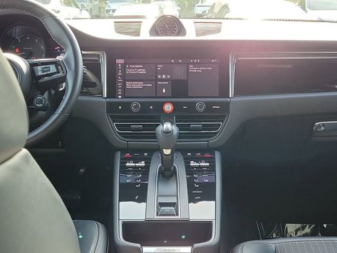 Certified 2024 Porsche Macan AWD/4WD image 22