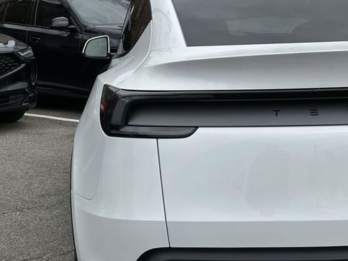 Used 2026 Tesla Model Y 2WD image 12