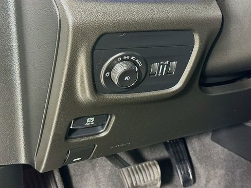 Used 2022 Jeep Grand Cherokee L Overland w/ Luxury Tech Group IV AWD/4WD image 12