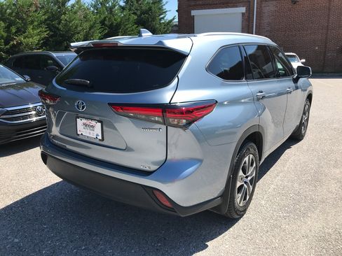 Certified 2022 Toyota Highlander XLE AWD/4WD image 8