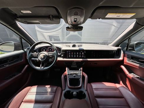 Certified 2024 Porsche Cayenne AWD/4WD image 6
